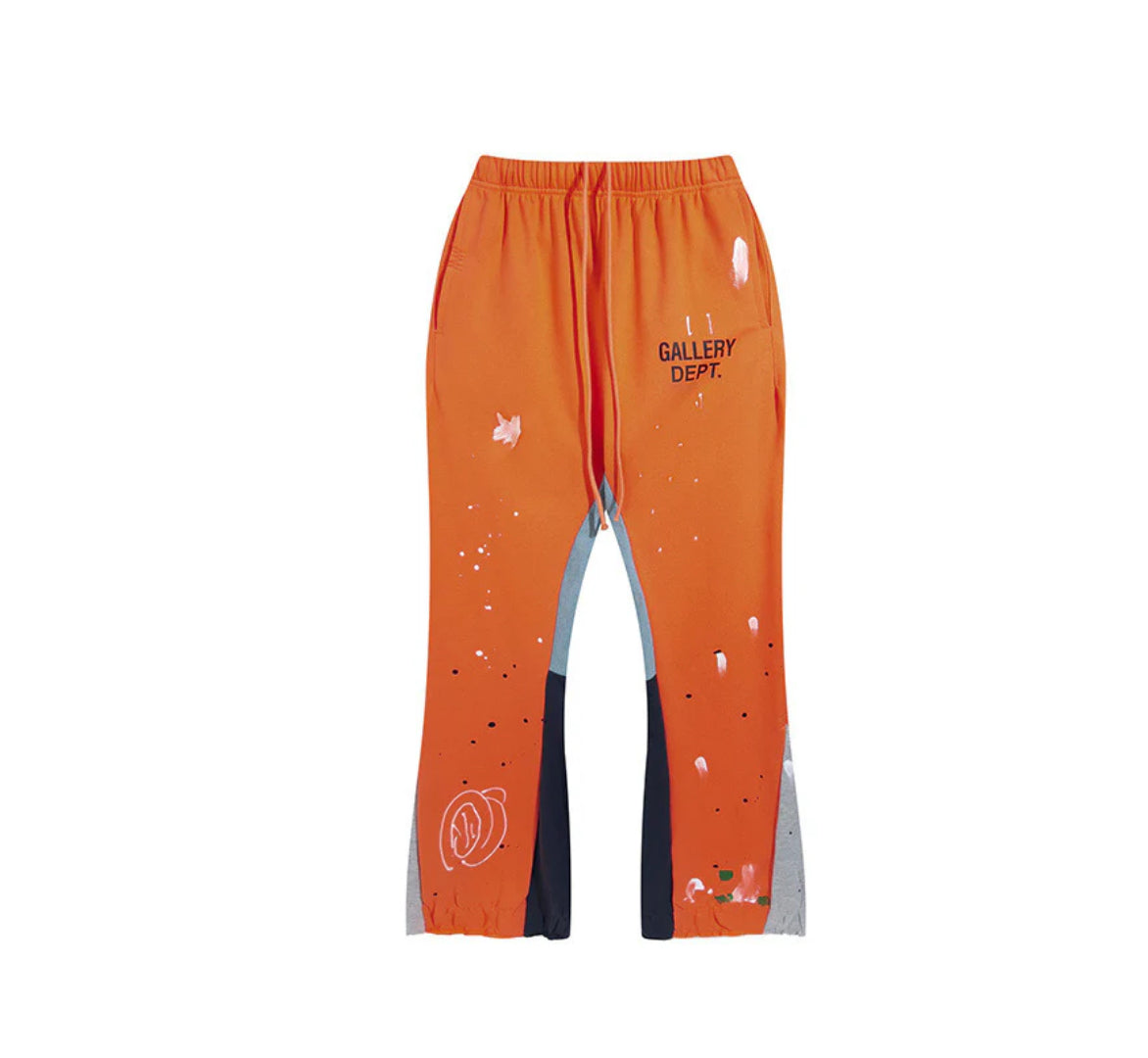 Flared Jogger mit Flecken