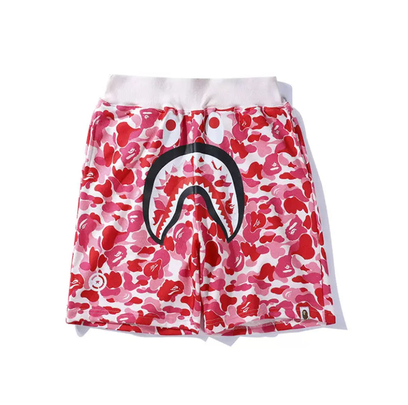 Lazoure- Shorts mit Haiprint